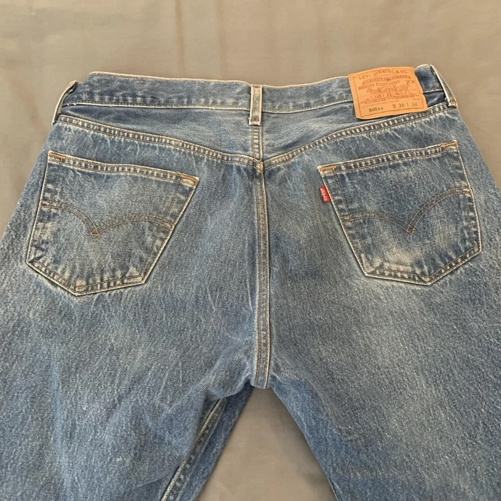 Vintage Levis 501XX Jeans Mens 38x34 Blue Wash Straight Distressed Denim 90s